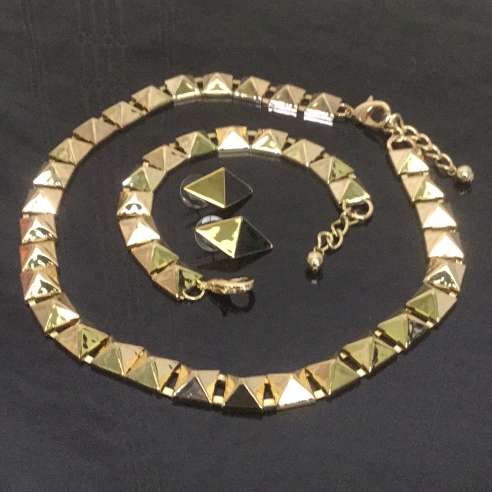GoldTonePolished12mmPyramid Shaped Nckl,Braclt,Ear